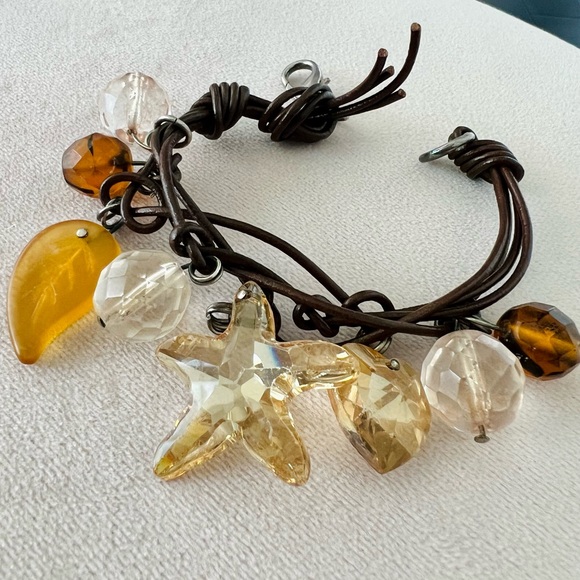 Handmade leather and crystal necklace and bracelet. - Picture 4 of 6